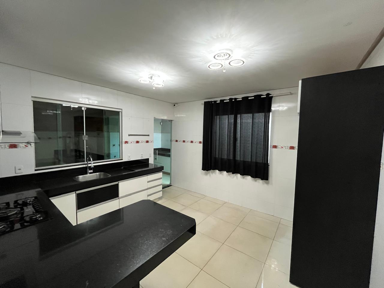 Sobrado de Luxo no Parque Anhanguera - 3 Quartos sendo 2 Suítes - 4 Vagas