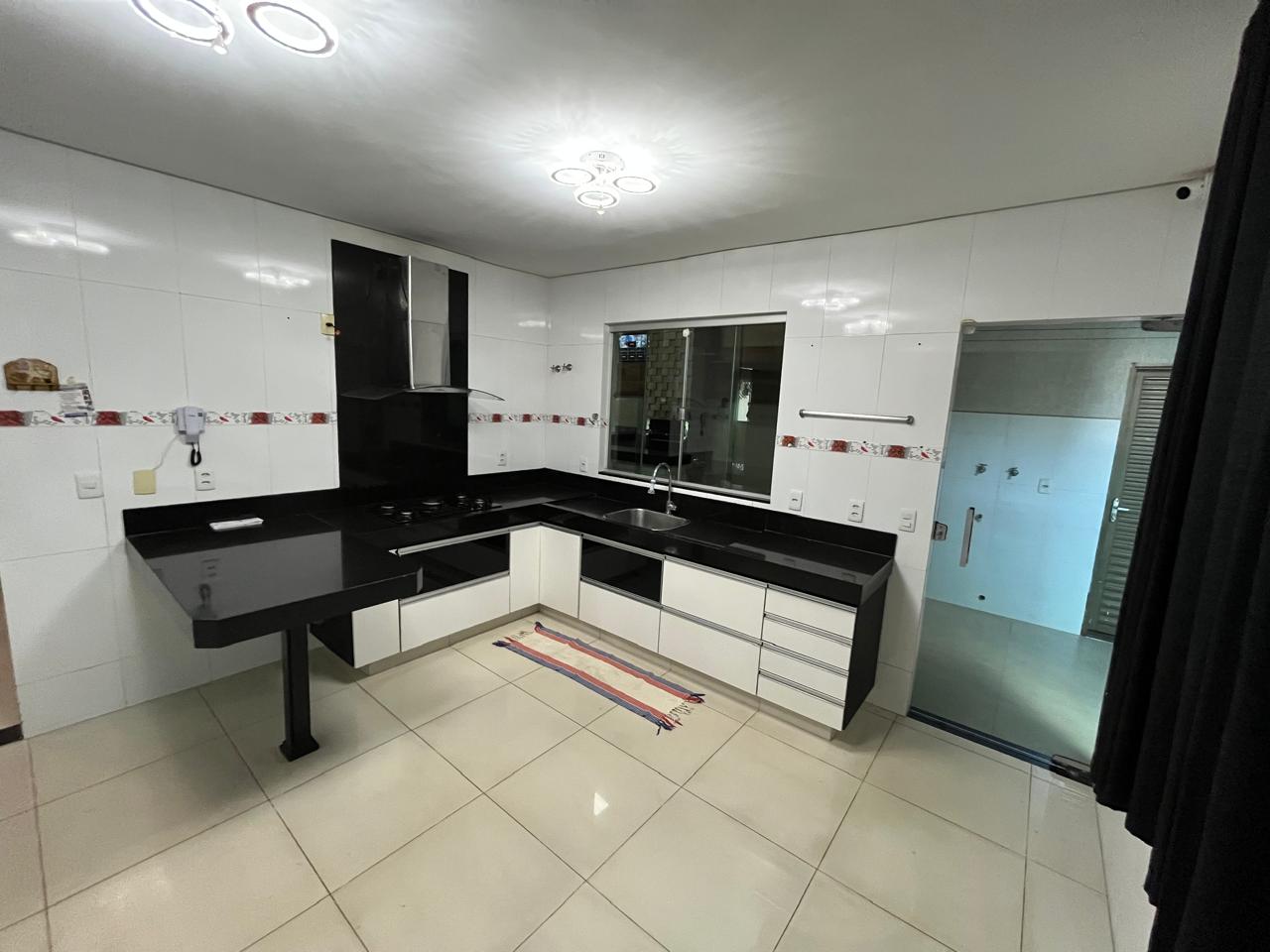 Sobrado de Luxo no Parque Anhanguera - 3 Quartos sendo 2 Suítes - 4 Vagas