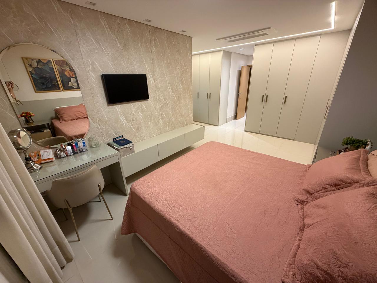 Apartamento de Luxo com 3 Suítes e Elevador Privativo - Setor Bueno