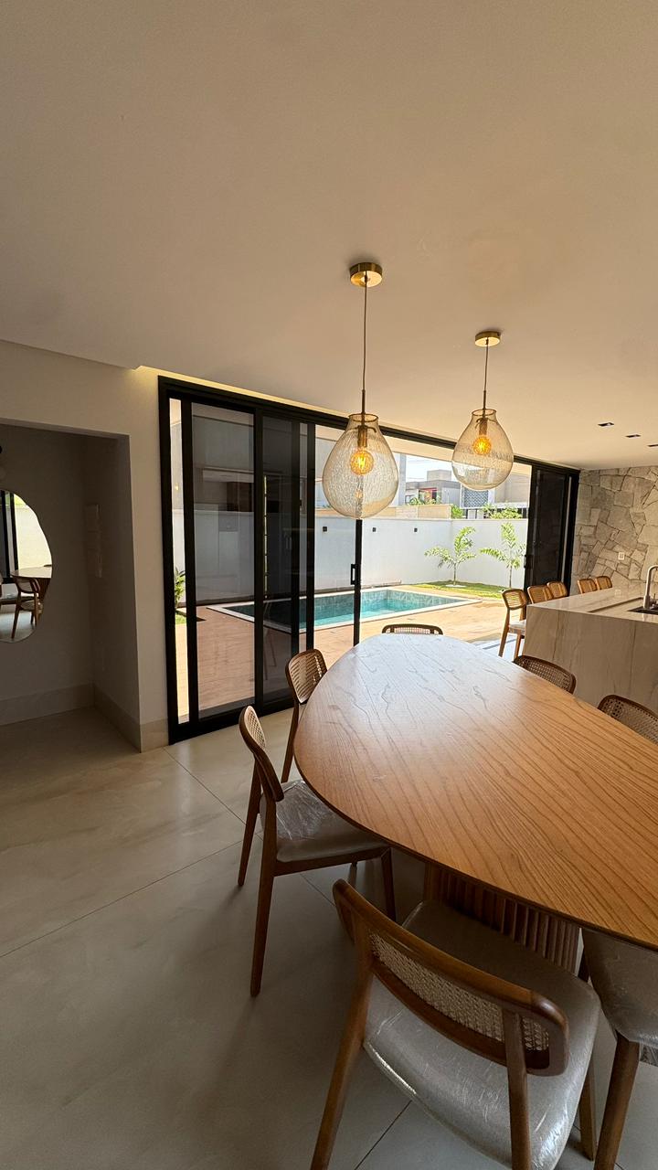 Casa de Luxo Mobiliada com Projeto Assinado - Condomínio Parque Ville Jacarandá