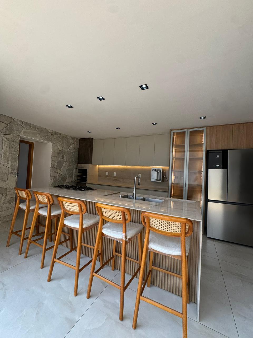 Casa de Luxo Mobiliada com Projeto Assinado - Condomínio Parque Ville Jacarandá