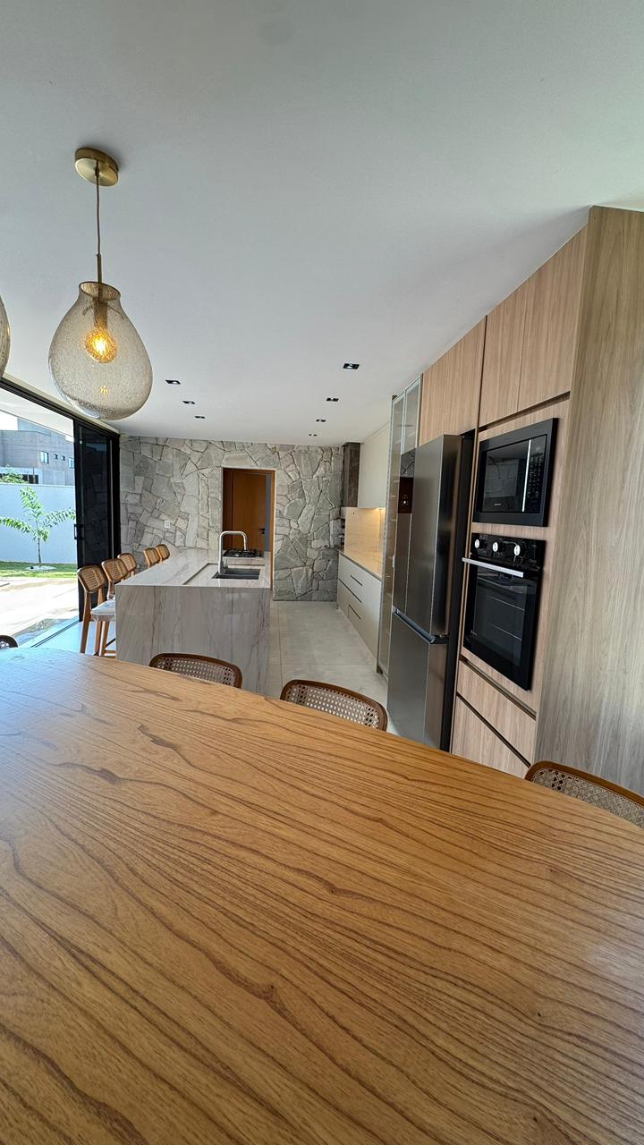 Casa de Luxo Mobiliada com Projeto Assinado - Condomínio Parque Ville Jacarandá