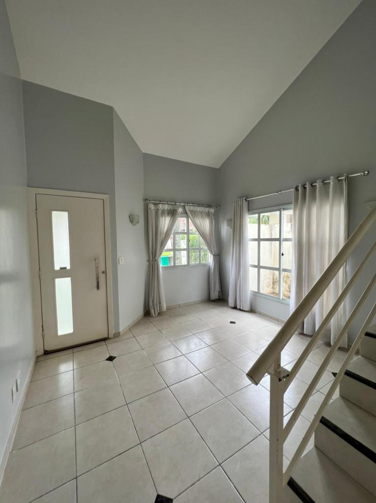 Sobrado com Piscina e Churrasqueira - Jardim Madri