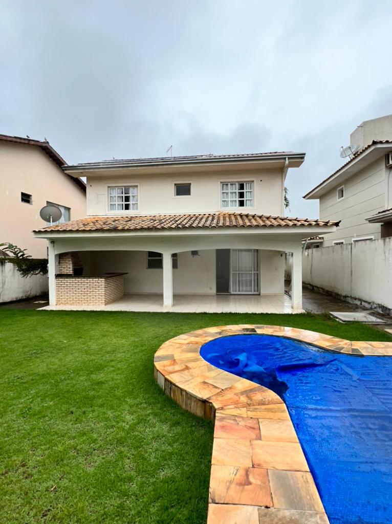 Sobrado com Piscina e Churrasqueira - Jardim Madri