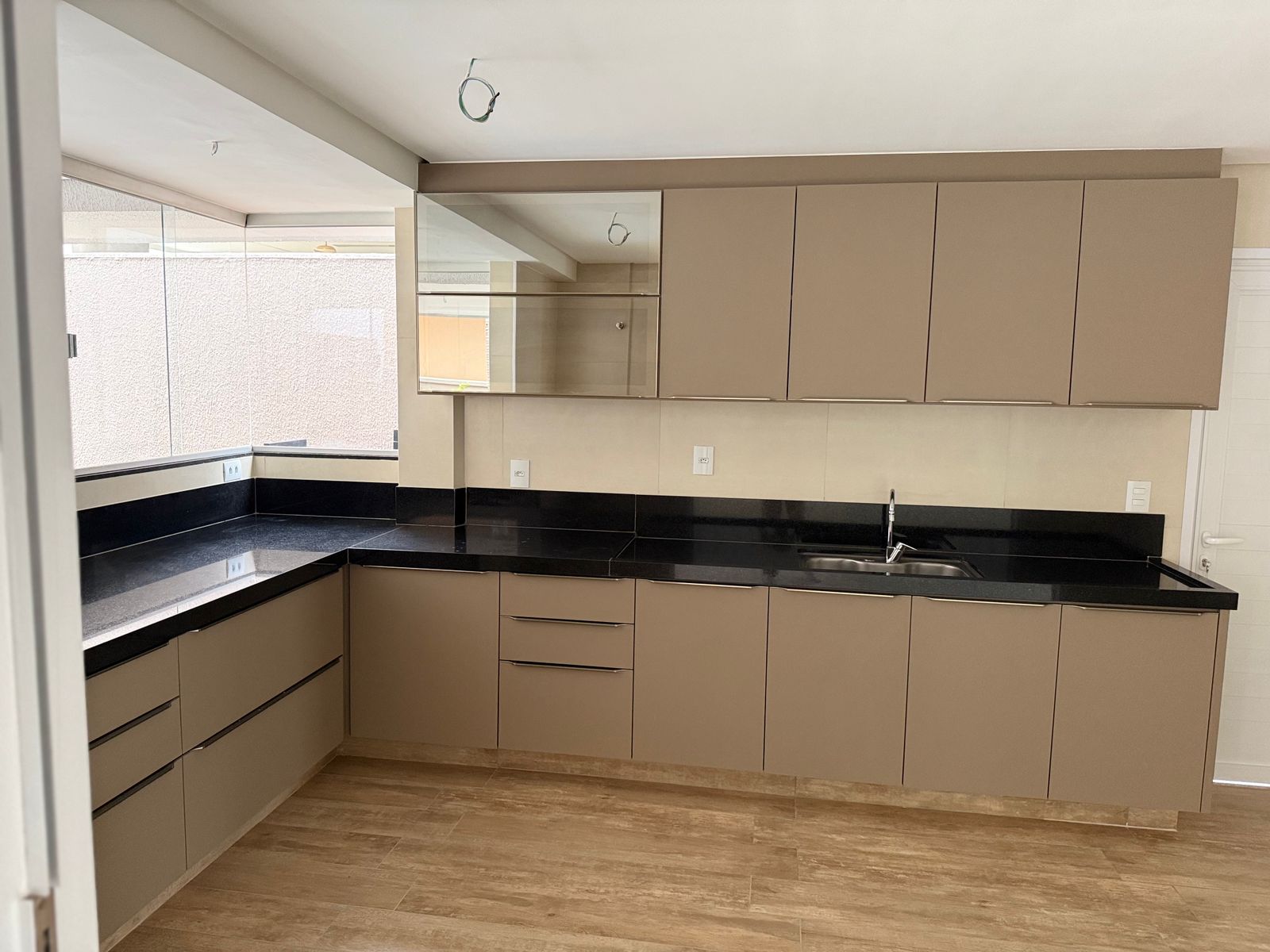 Sobrado de Luxo no Portal do Sol I - 4 Suítes com Piscina