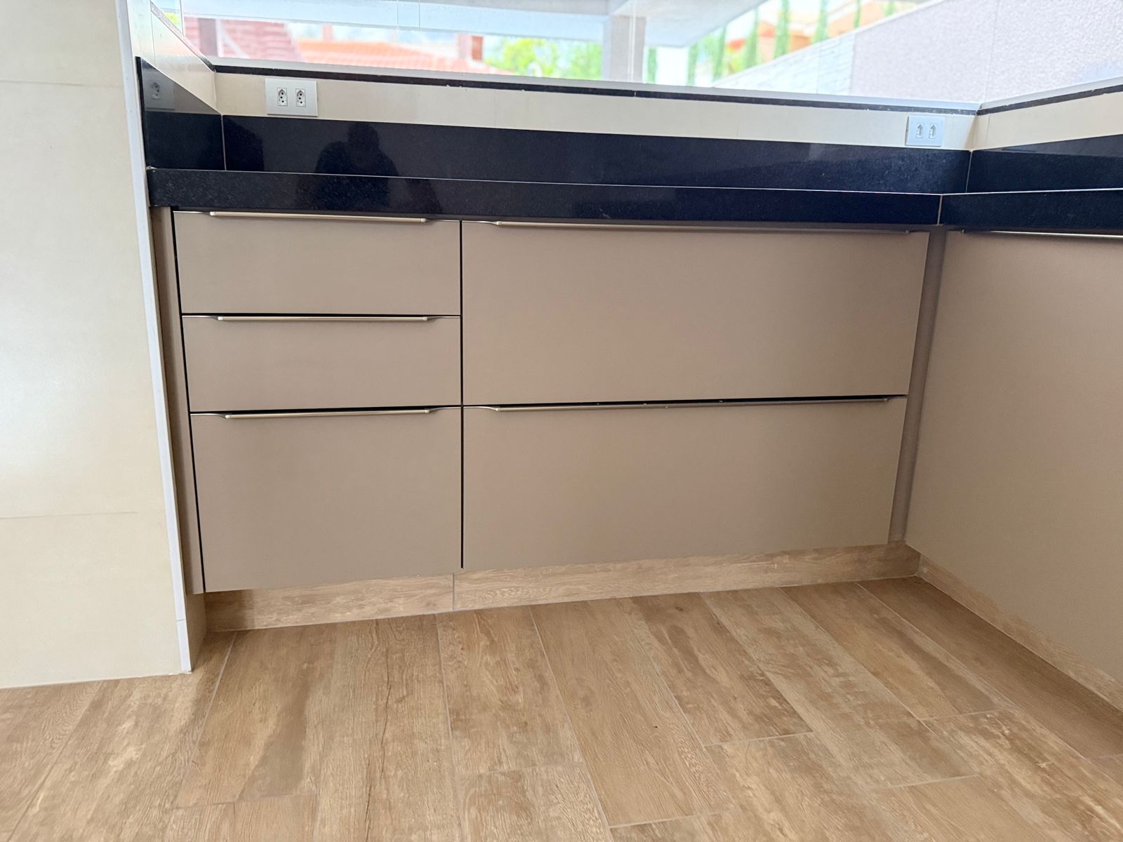 Sobrado de Luxo no Portal do Sol I - 4 Suítes com Piscina