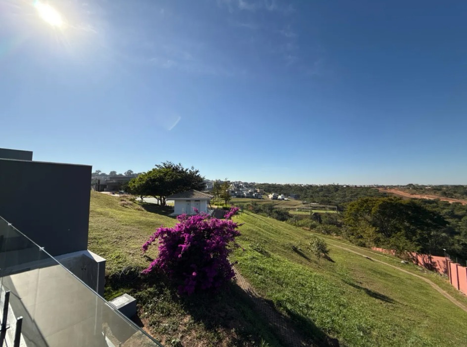 Casa Subtérrea Moderna no Jardins Nápoles - Vista Privilegiada para Área Verde