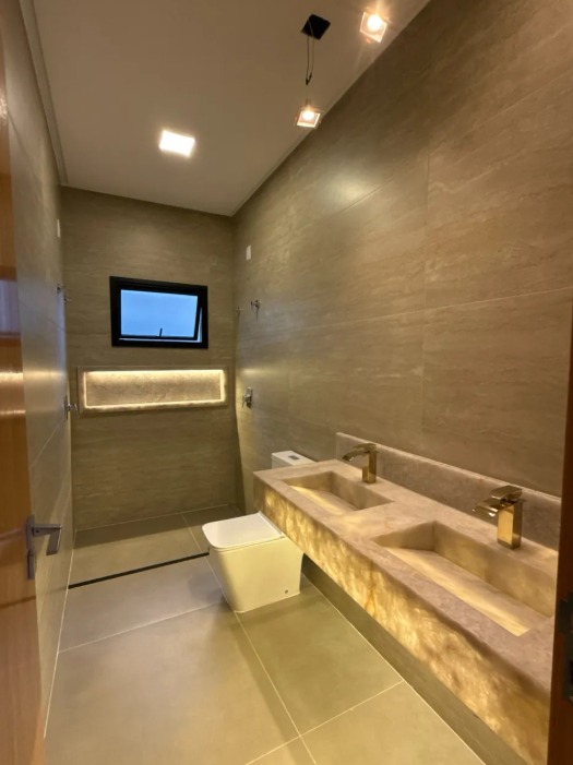 Casa Subtérrea Moderna no Jardins Nápoles - Vista Privilegiada para Área Verde