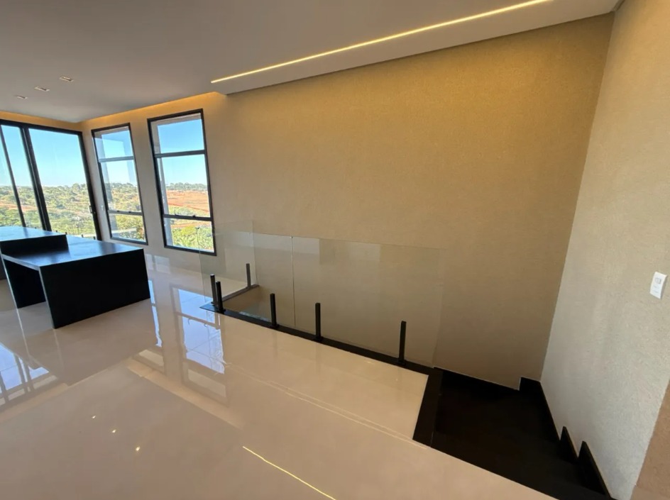 Casa Subtérrea Moderna no Jardins Nápoles - Vista Privilegiada para Área Verde