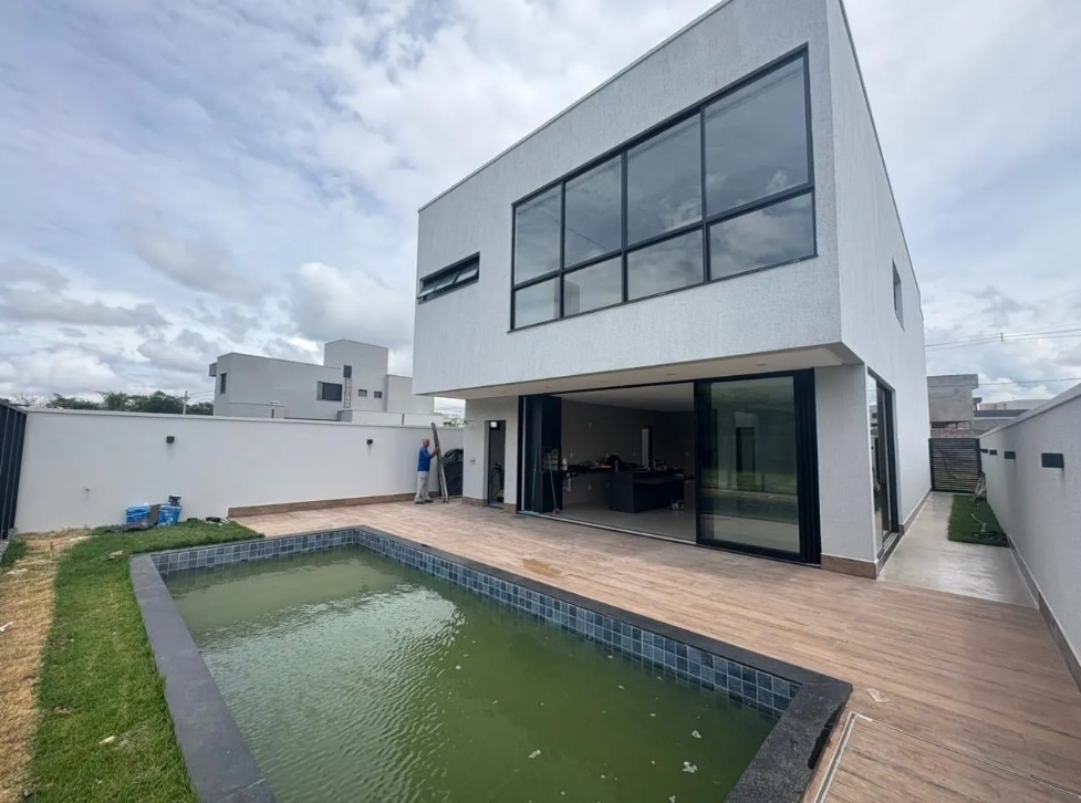 Sobrado Alto Padrão com 4 Suítes e Piscina - Jardins Nápoles