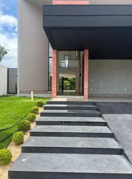 Sobrado Alto Padrão com 4 Suítes e Piscina - Jardins Nápoles