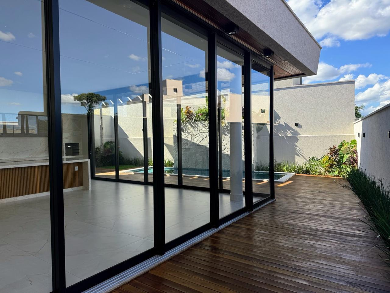 Casa Térrea de Luxo - Portal do Sol Garden Golf - Projeto Arquiteto Renomado