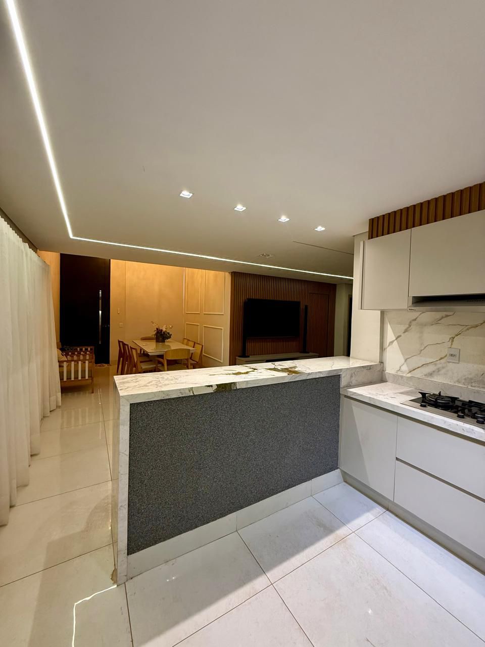 Casa Semi-Nova Totalmente Mobiliada no Papillon Park - Lote de Esquina 407m²