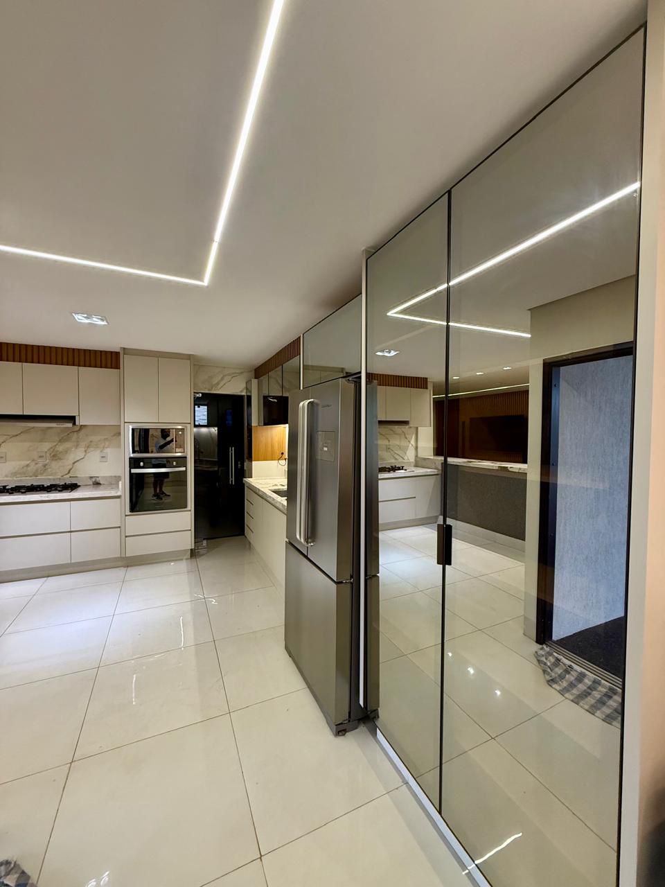 Casa Semi-Nova Totalmente Mobiliada no Papillon Park - Lote de Esquina 407m²