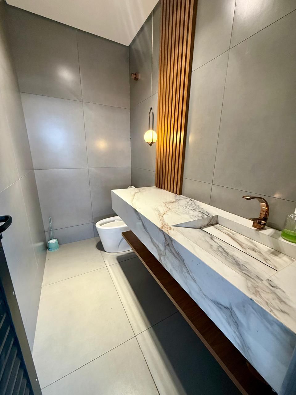 Casa Semi-Nova Totalmente Mobiliada no Papillon Park - Lote de Esquina 407m²