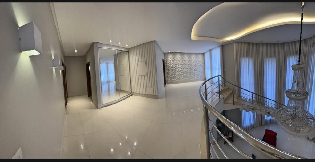 Sobrado de Alto Padrão com 5 Suítes e Piscina Aquecida - Garavelo