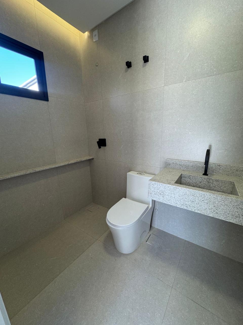 Casa Moderna de Alto Padrão com Piscina e 3 Suítes - Projeto Exclusivo