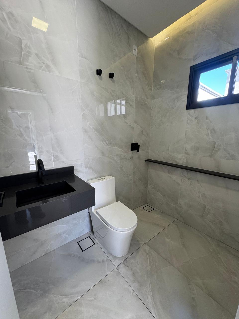 Casa Moderna de Alto Padrão com Piscina e 3 Suítes - Projeto Exclusivo