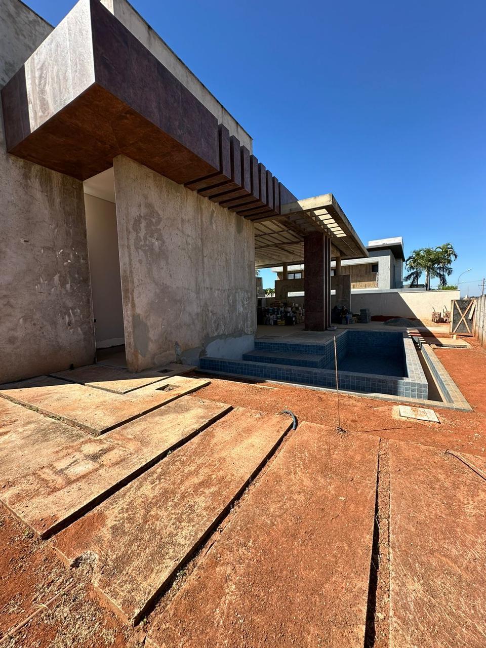 Casa Luxuosa em Construção - 4 Suítes com Área Gourmet e Piscina