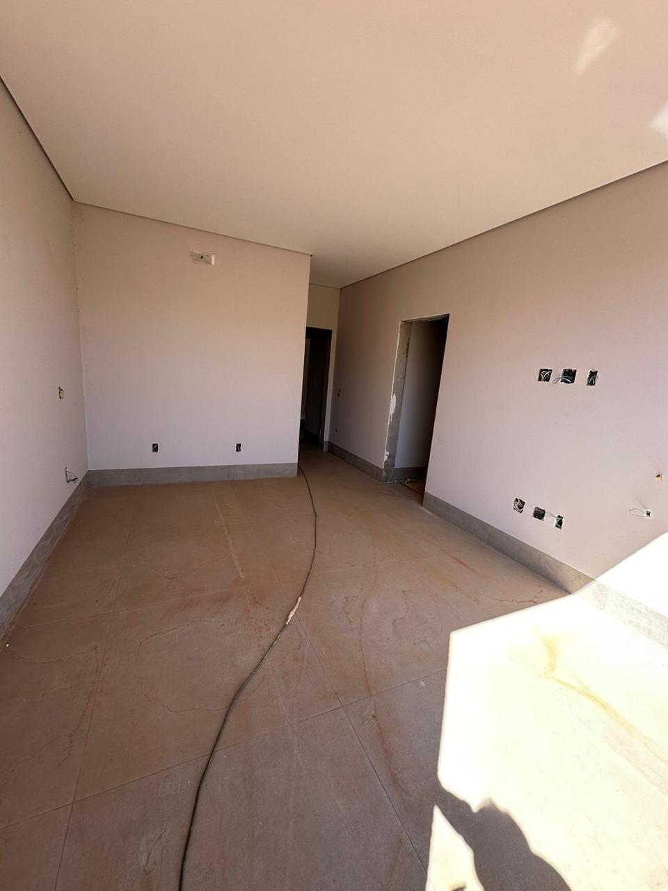 Casa Luxuosa em Construção - 4 Suítes com Área Gourmet e Piscina