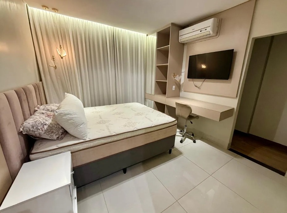 Casa Semi-Nova Mobiliada no Papillon Park - Lote de Esquina 407m²