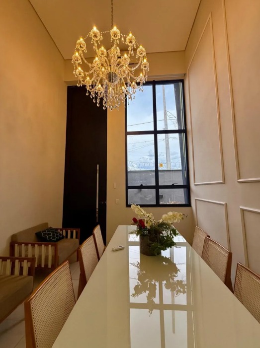 Casa Semi-Nova Mobiliada no Papillon Park - Lote de Esquina 407m²