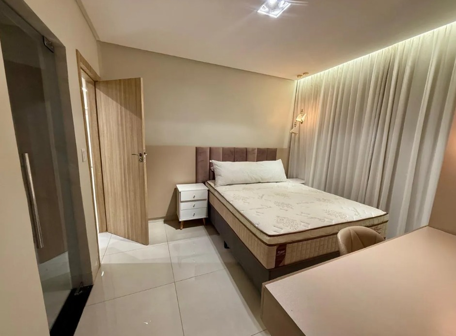 Casa Semi-Nova Mobiliada no Papillon Park - Lote de Esquina 407m²