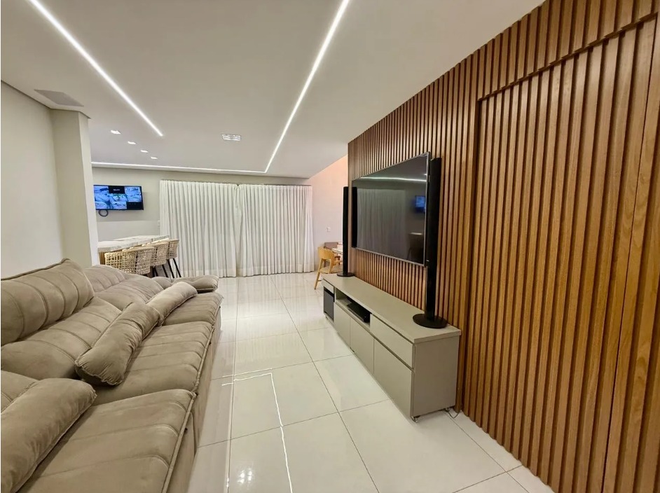 Casa Semi-Nova Mobiliada no Papillon Park - Lote de Esquina 407m²