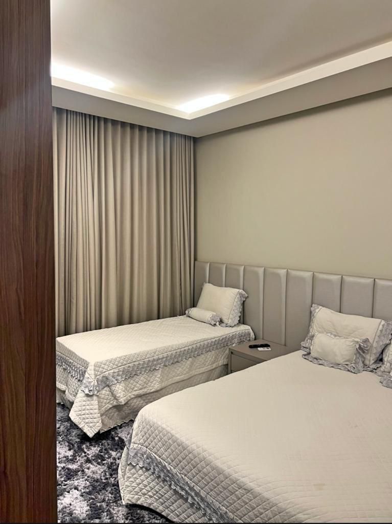 Sobrado de Alto Padrão com 5 Suítes - Jardins Lisboa