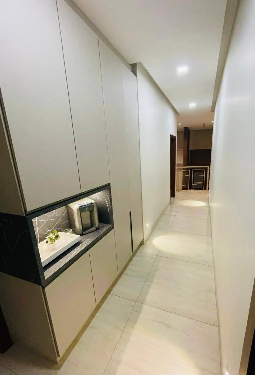 Sobrado Exclusivo 3 Suítes com Piscina, SPA e Energia Solar - 510m² de Terreno