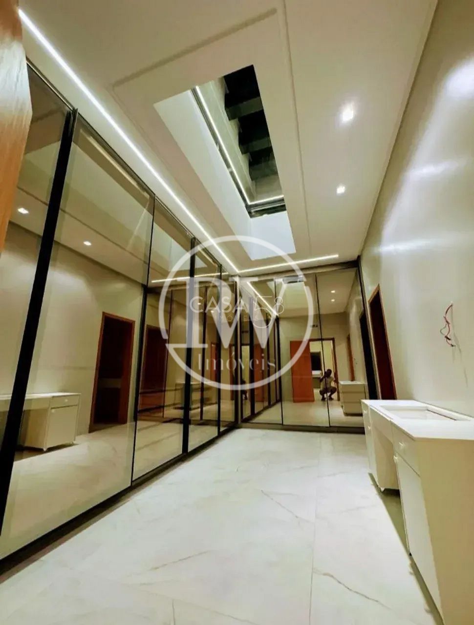 Casa Térrea de Alto Padrão, 290m², 3 Suítes, Piscina com Hidro Projeto Assinado