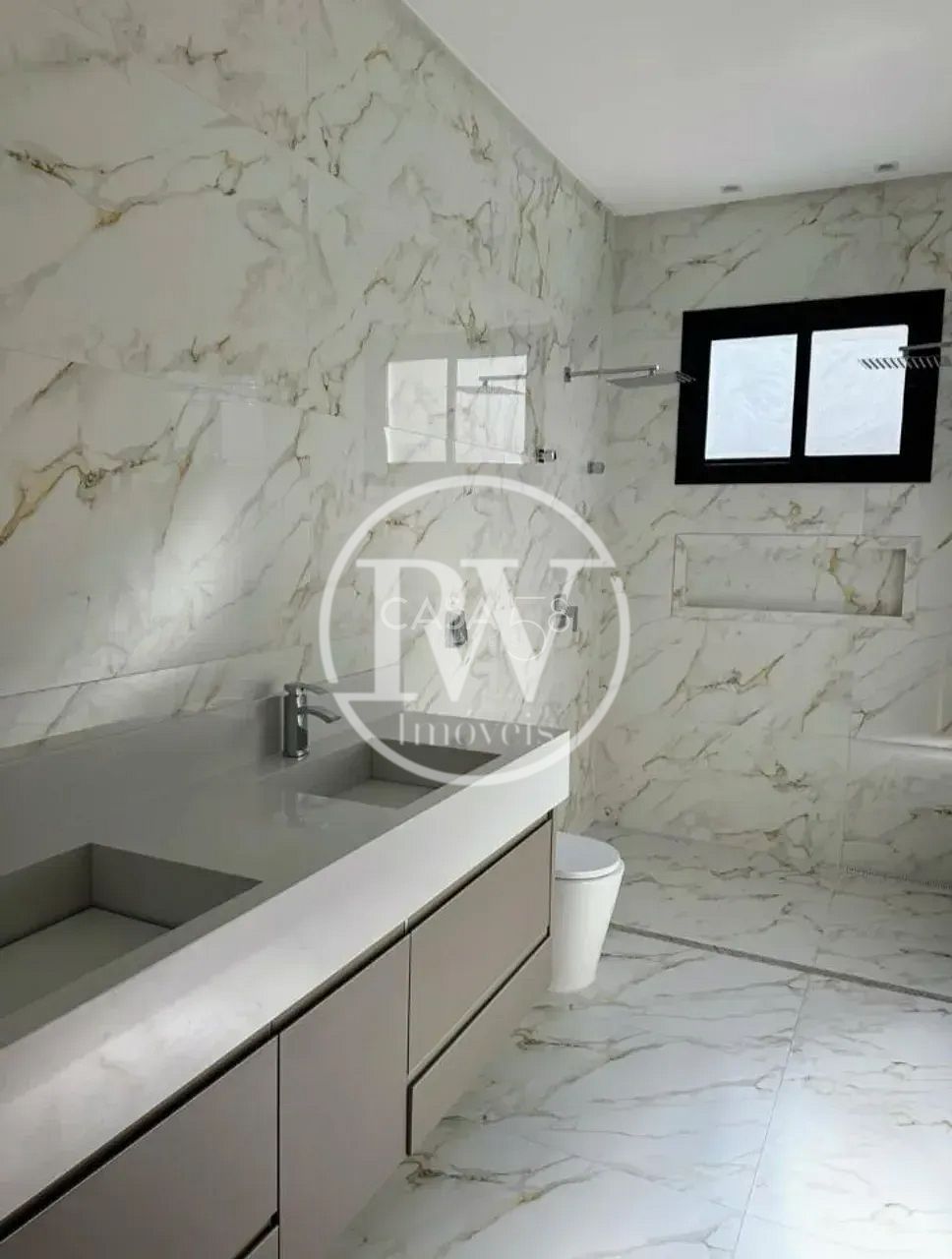 Casa Térrea de Alto Padrão, 290m², 3 Suítes, Piscina com Hidro Projeto Assinado