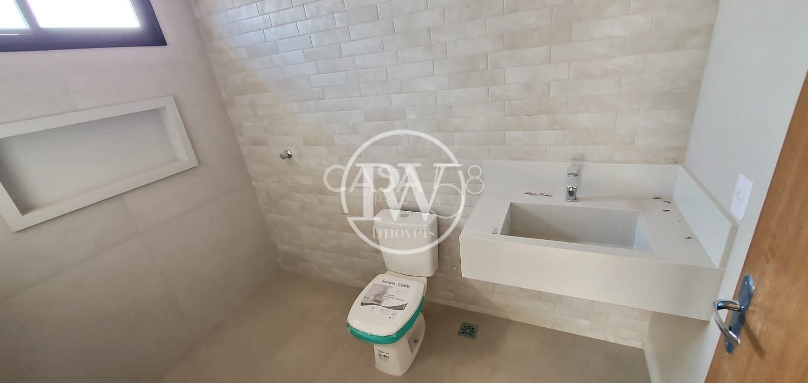 Casa à venda, Jardins Capri, Setor Negrão de Lima, 4 Quartos sendo 4 Suítes