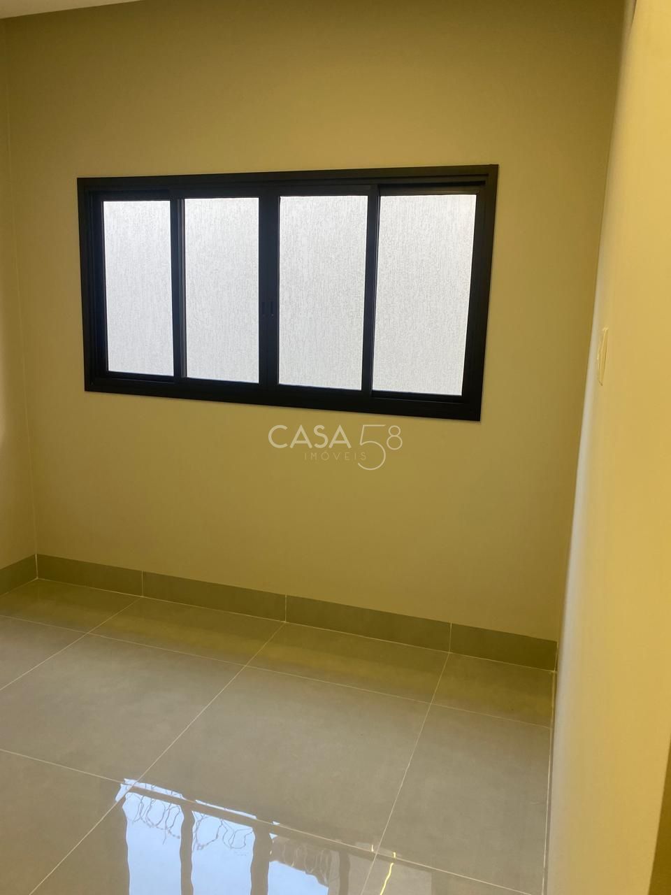 Casa de Alto Padrão com 3 Suítes e Piscina no Setor Faiçalville – 228 m