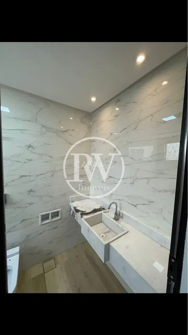 Sobrado à venda, 3 Quartos, sendo 3 suites, Residencial Porto Seguro, Goiânia.