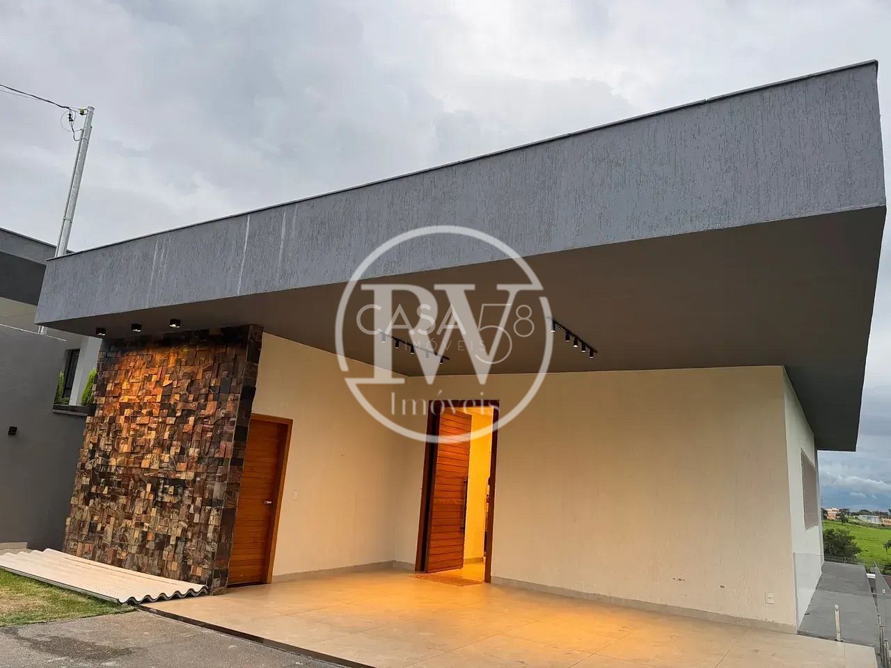 Casa Térrea de Alto Padrão no Condomínio Vale Verde – 4 Quartos – 260m²