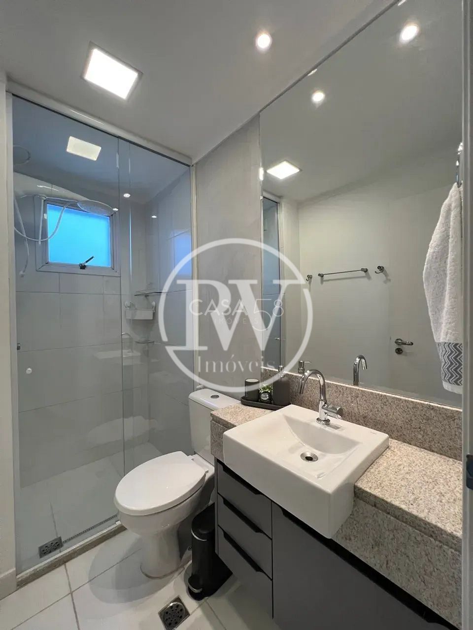 Apartamento duplex à venda vista para o Vaca Brava, Setor Bueno, Goiânia.