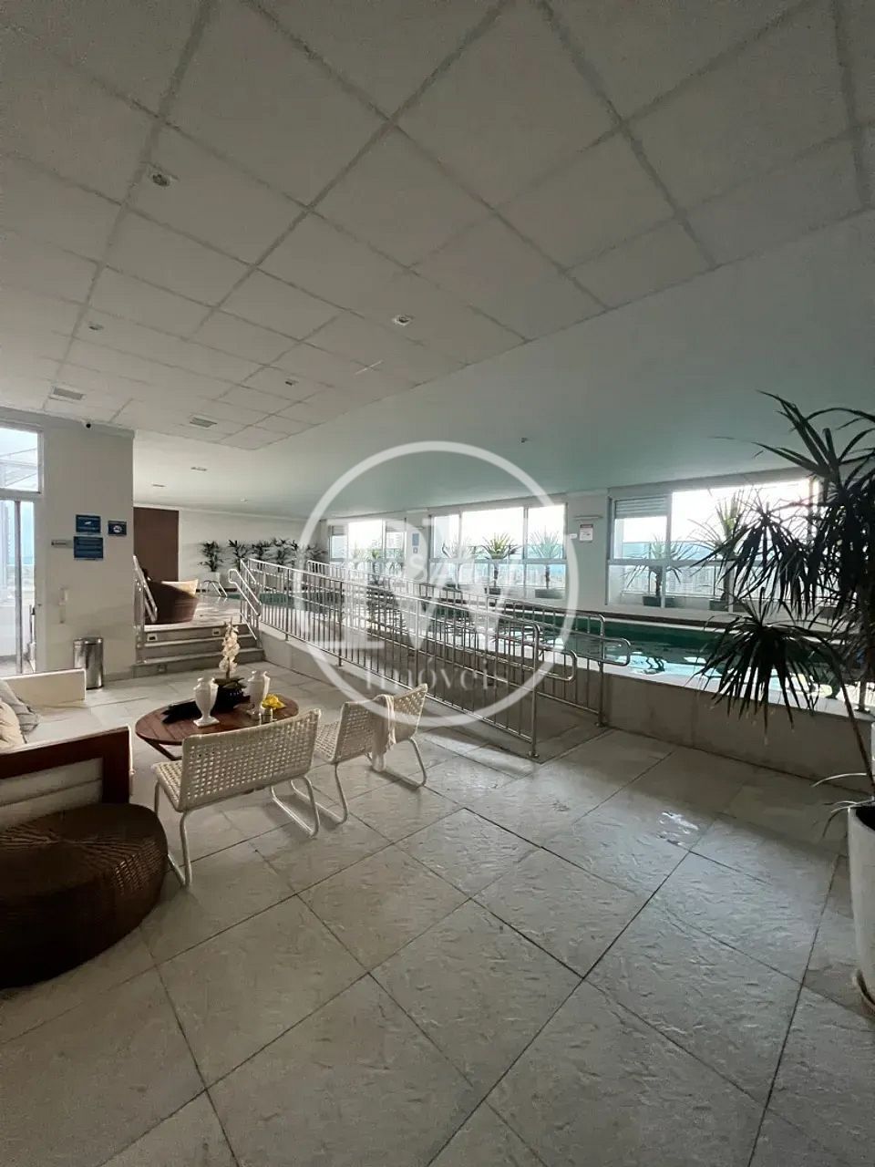 Apartamento duplex à venda vista para o Vaca Brava, Setor Bueno, Goiânia.