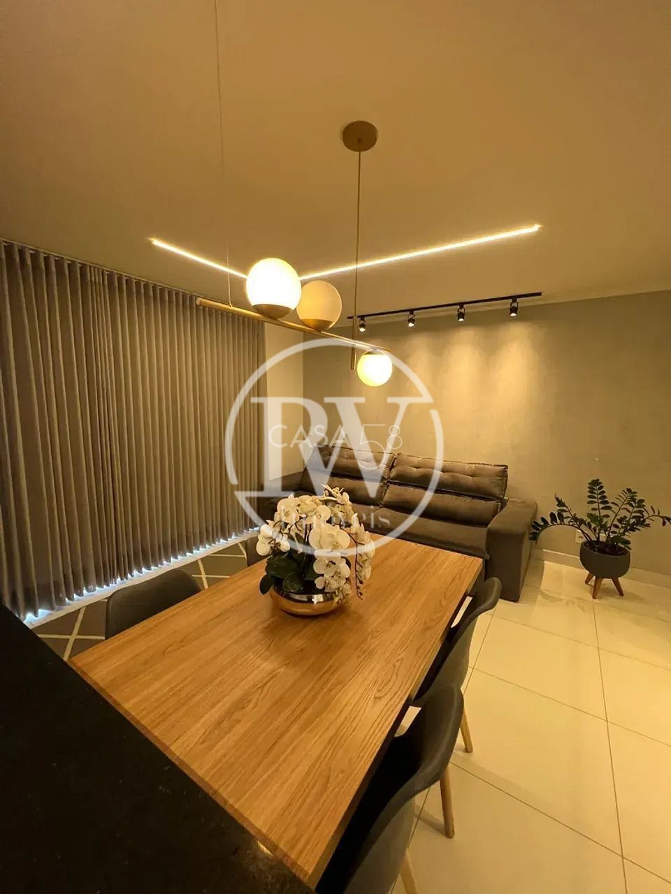 Apartamento duplex à venda vista para o Vaca Brava, Setor Bueno, Goiânia.