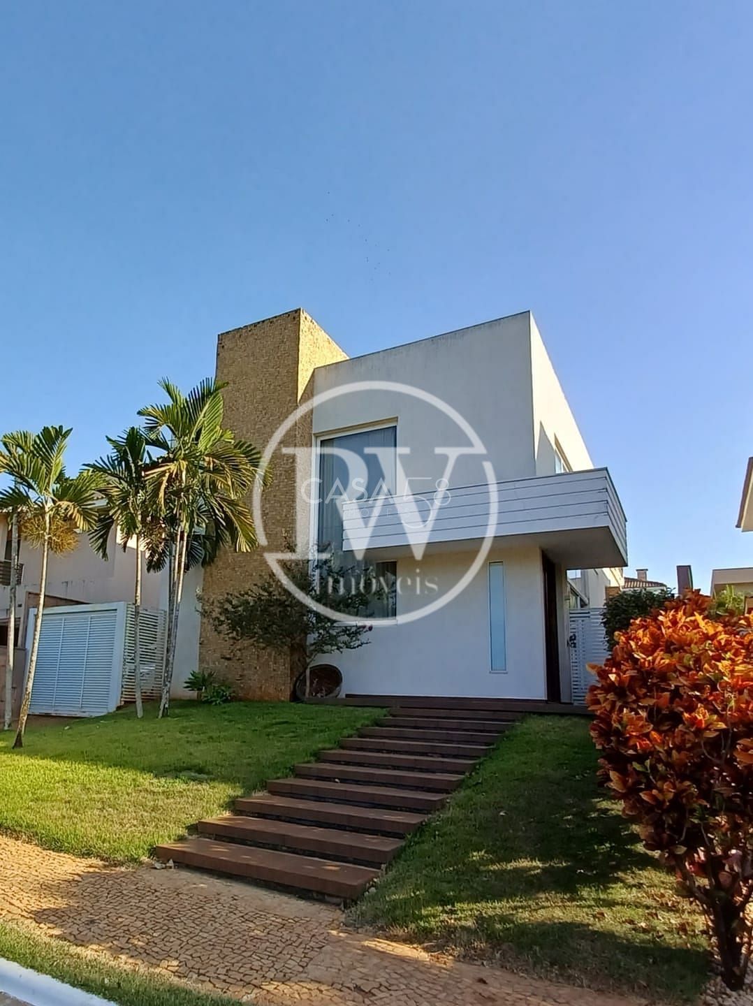 Sobrado de Alto Padrão à Venda no Jardins Atenas 3 Suítes, 320m² Terreno Amplo