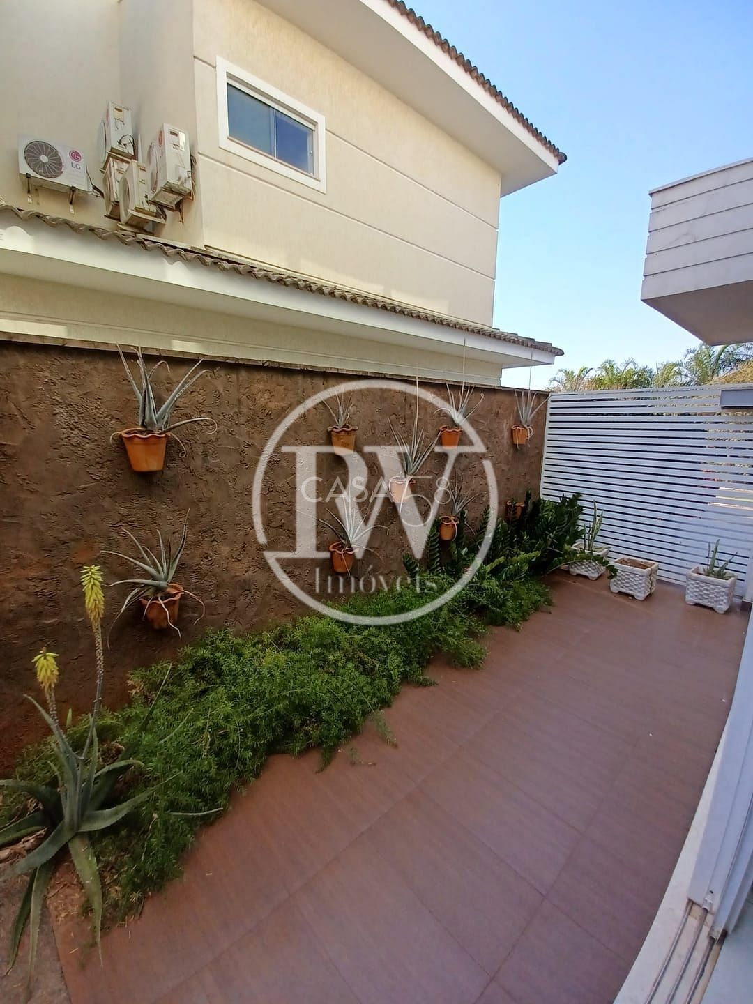 Sobrado de Alto Padrão à Venda no Jardins Atenas 3 Suítes, 320m² Terreno Amplo