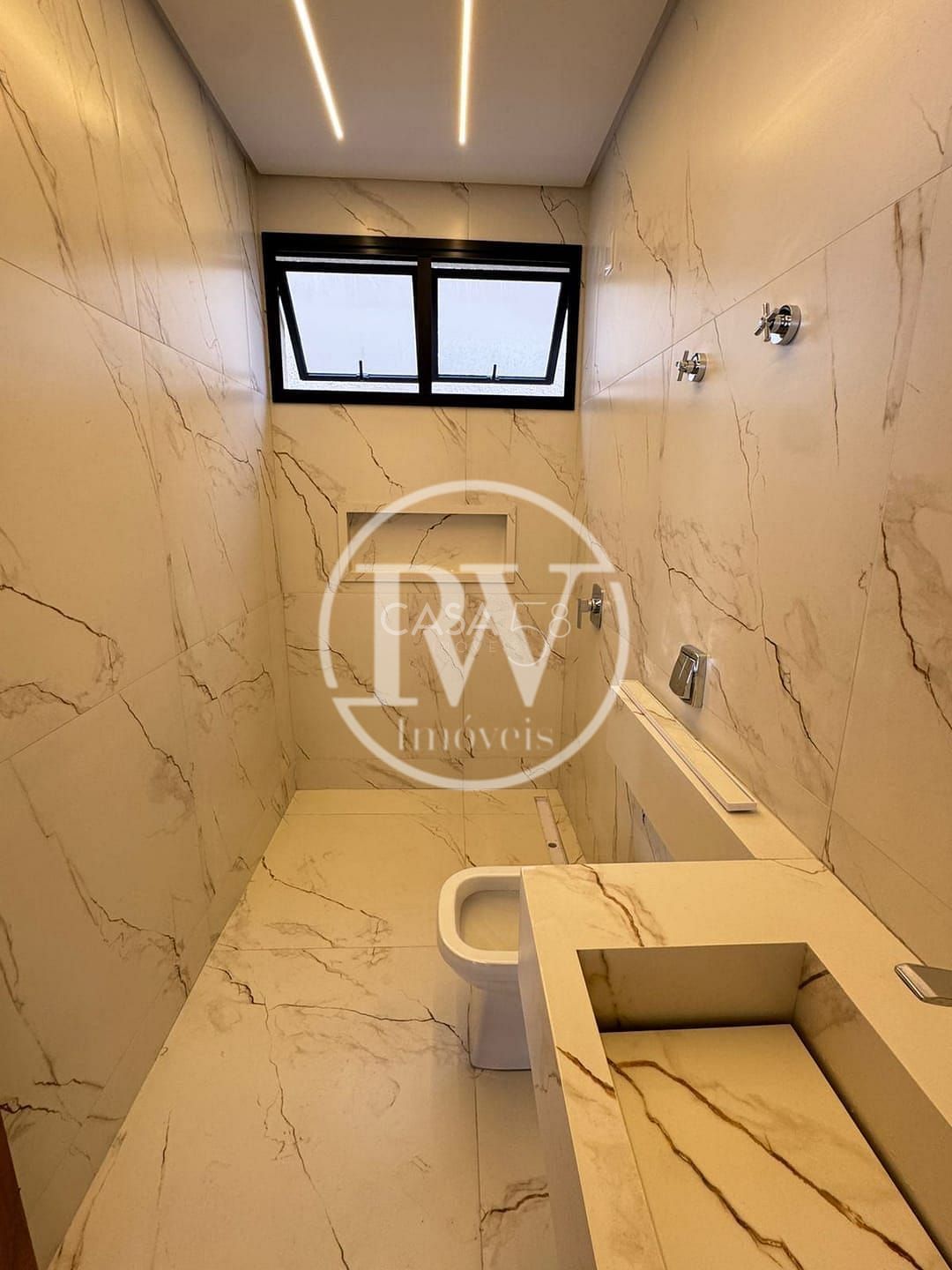 Sobrado de Alto Padrão no Condomínio Jardins Capri – 3 Suítes – 248m² Construído