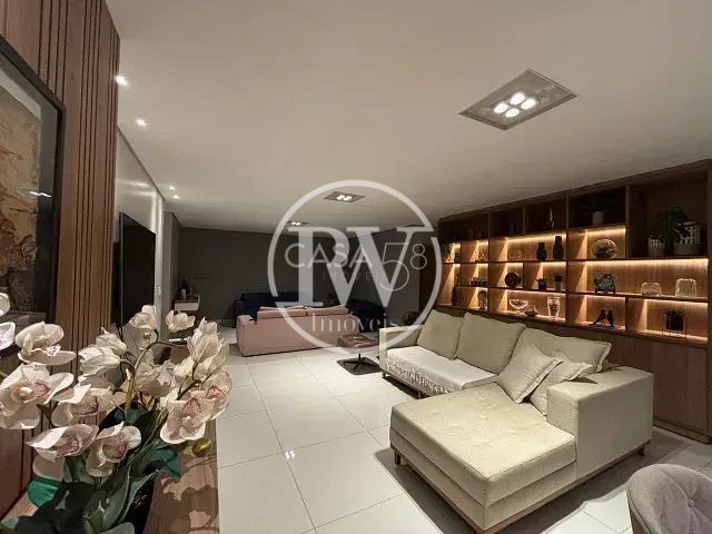 Apartamento de Alto Padrão com 182m² à Venda no 31º Andar | 3 Suítes | Nascente