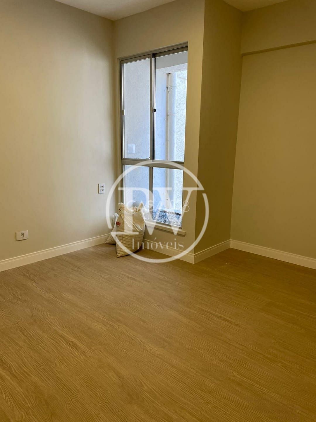 Apartamento Reformado no Setor Bueno - 2 Quartos, Suíte, Home Office e 84 m²