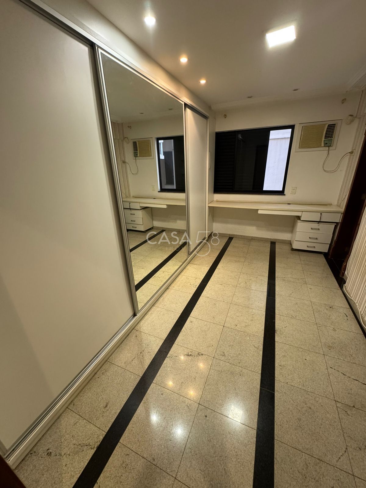 Apartamento à venda no Edifício Mares do Sul – 4 suítes, 182m², 3 vagas