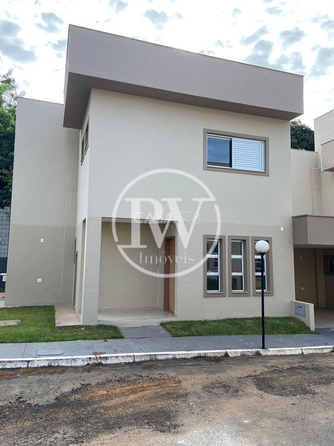 Sobrado no Condomínio Jardins de Lucca – 3 Suítes – 100m² – Lazer Completo