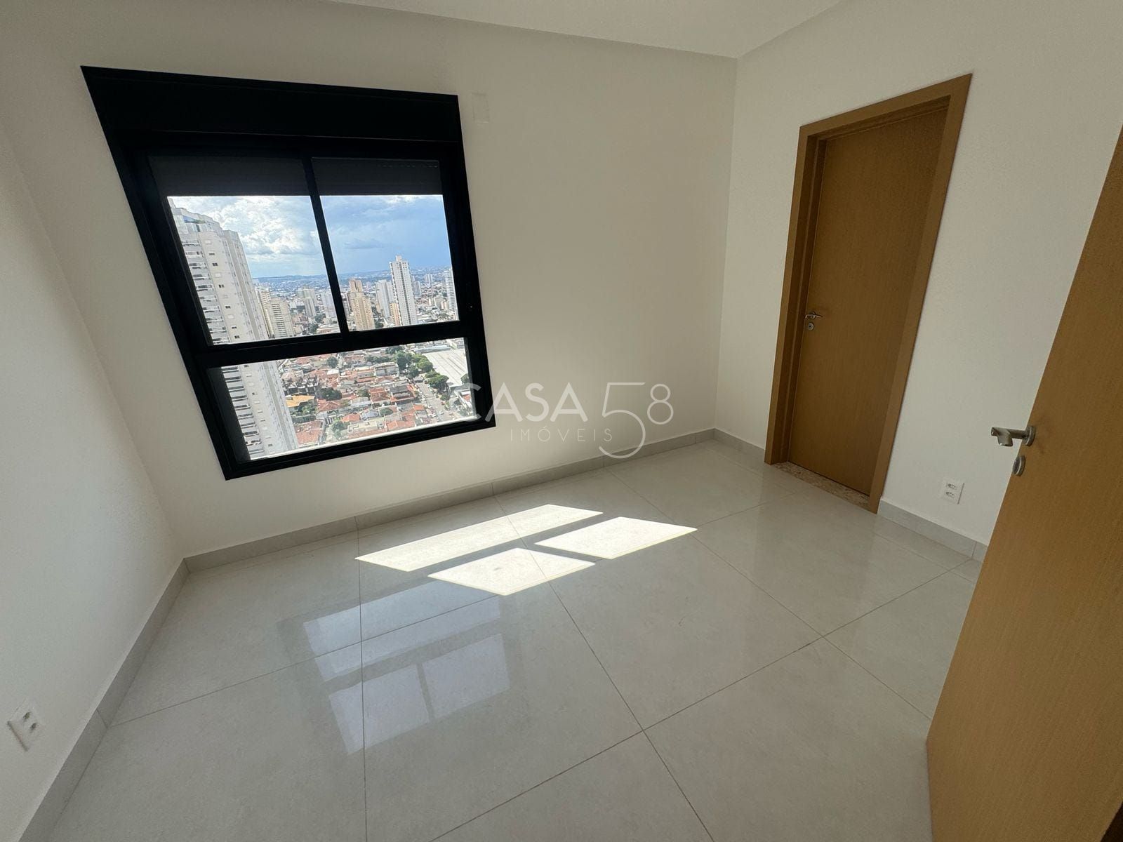 Apartamento de Alto Padrão no Cristal Tower – Setor Bueno, 202 m² | 4 Suítes