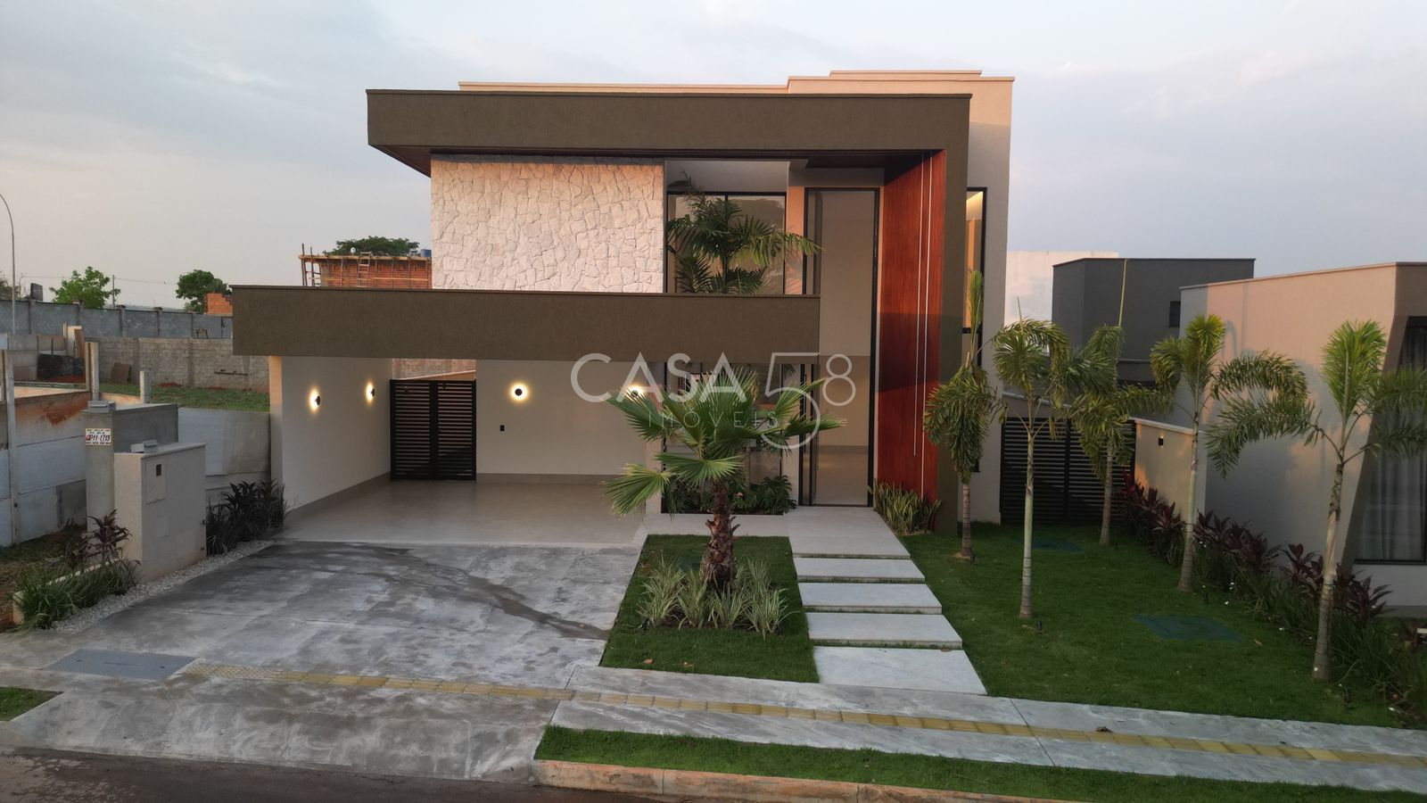 Sobrado 4 Suítes – 270m² Construídos – 470m² Terreno –Portal do Sol Golf Garden