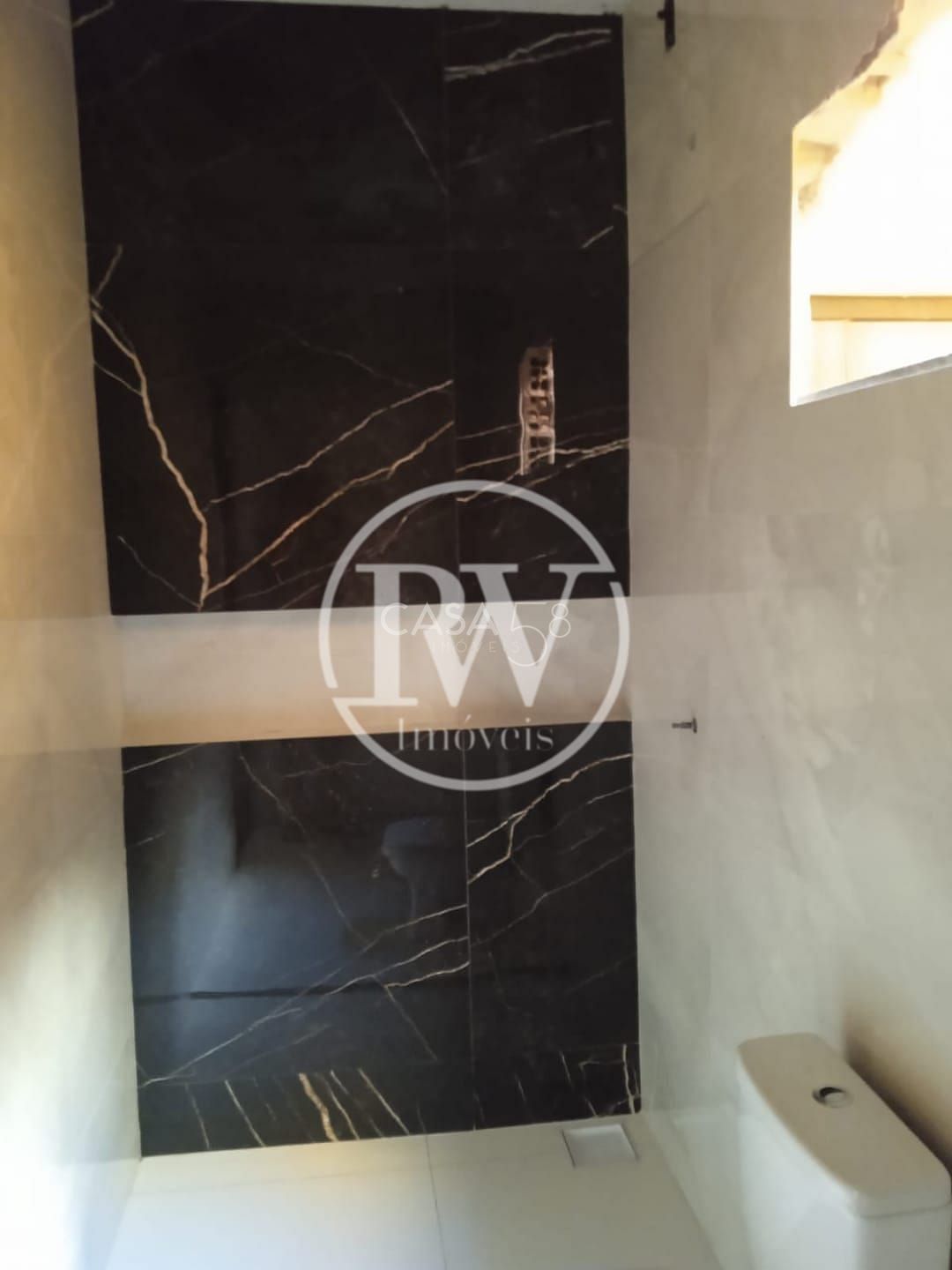 Casa Ampla com Sala Comercial – 3 Quartos + Espaço para Negócio – 170m²