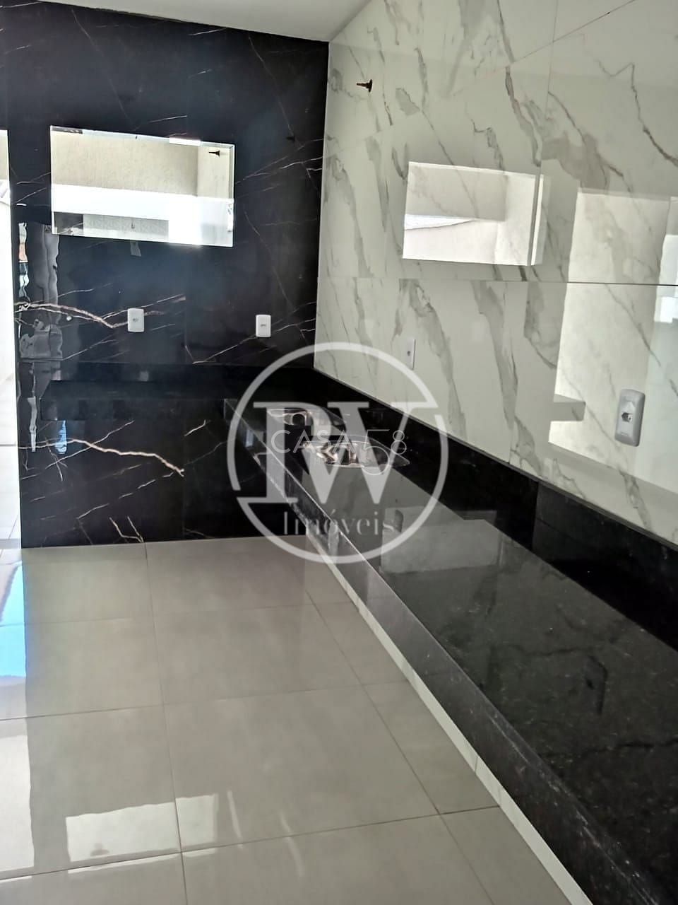 Casa Ampla com Sala Comercial – 3 Quartos + Espaço para Negócio – 170m²